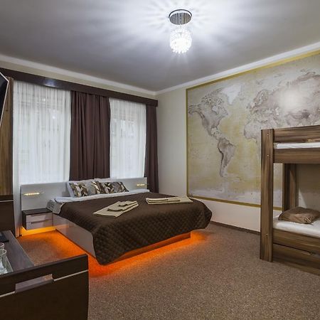 Luxury Air-Conditioned Rooms In Old Town Bratislava Bagian luar foto