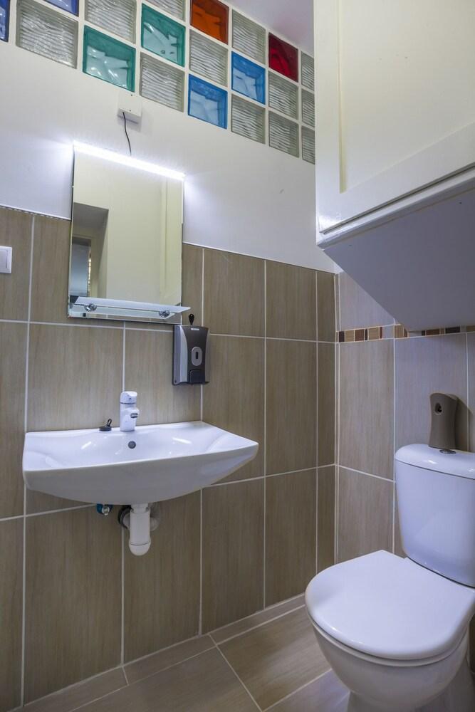 Luxury Air-Conditioned Rooms In Old Town Bratislava Bagian luar foto