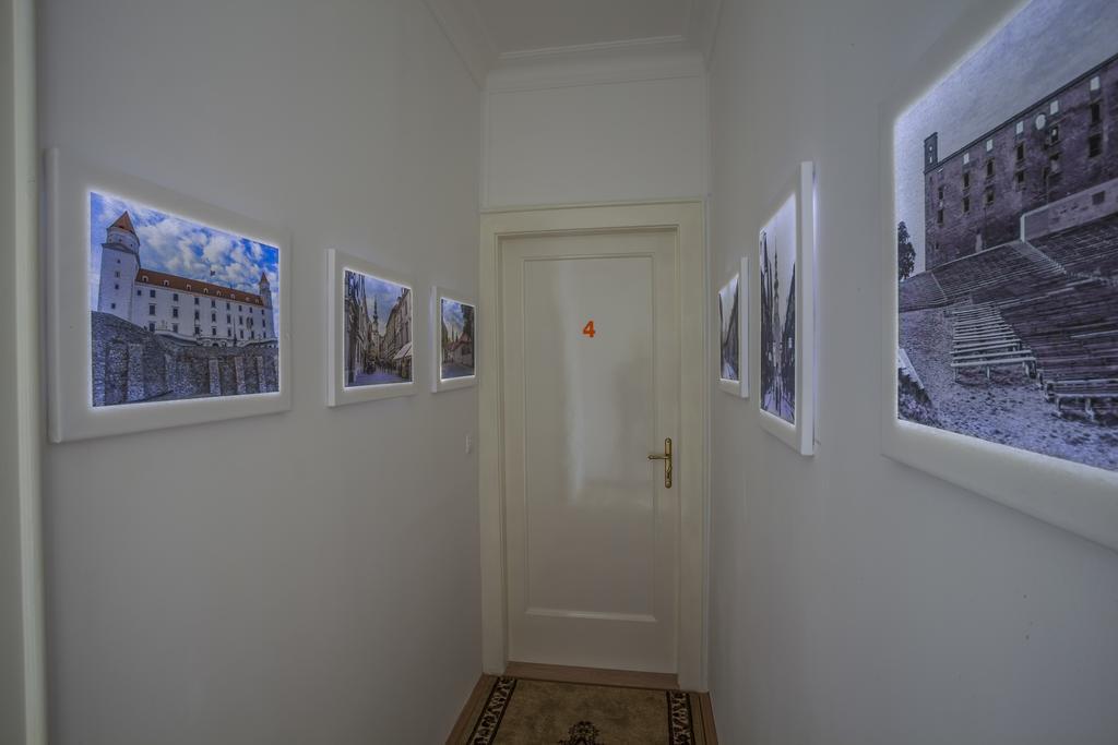 Luxury Air-Conditioned Rooms In Old Town Bratislava Bagian luar foto