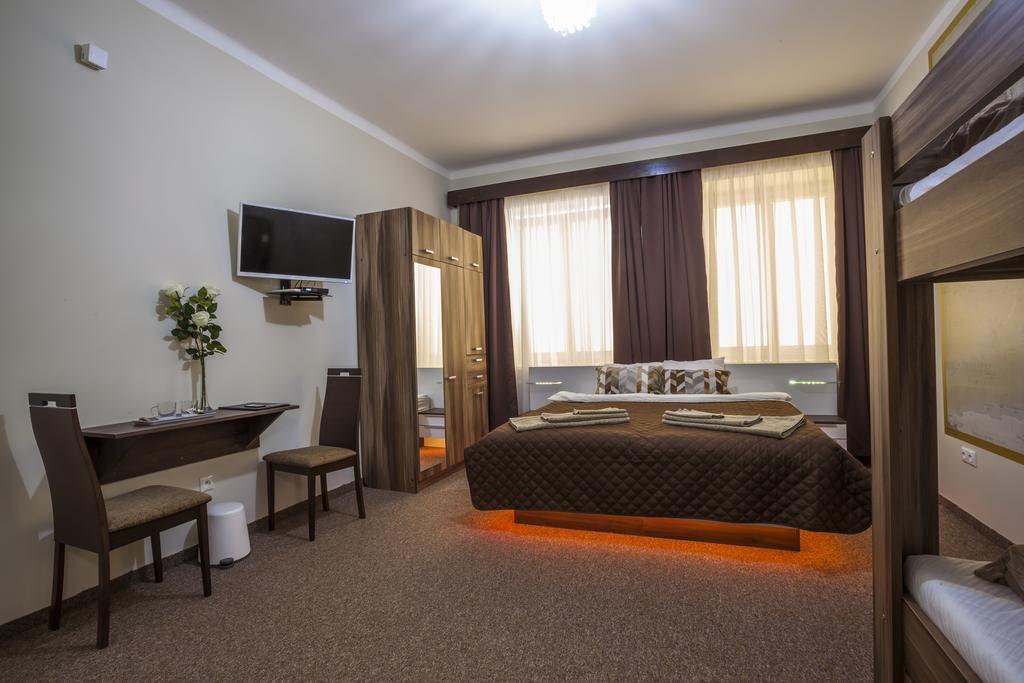 Luxury Air-Conditioned Rooms In Old Town Bratislava Bagian luar foto