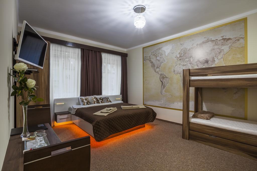 Luxury Air-Conditioned Rooms In Old Town Bratislava Bagian luar foto