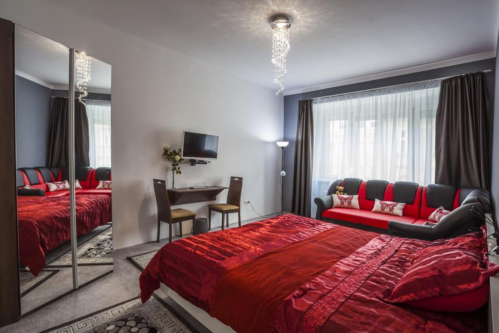 Luxury Air-Conditioned Rooms In Old Town Bratislava Bagian luar foto