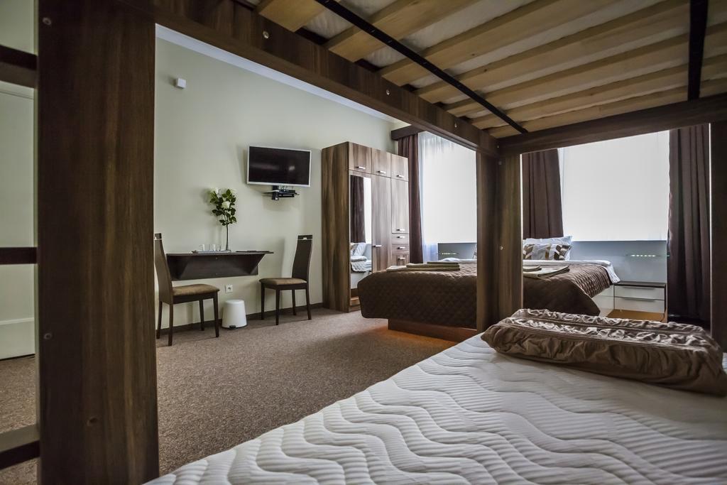 Luxury Air-Conditioned Rooms In Old Town Bratislava Bagian luar foto