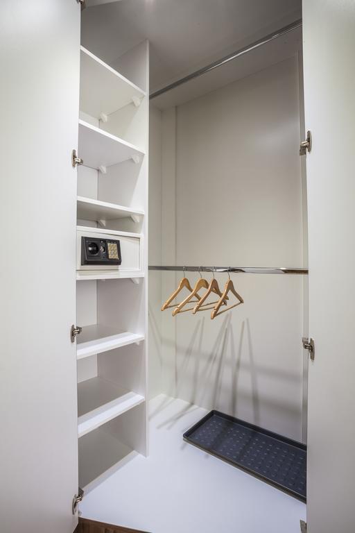 Luxury Air-Conditioned Rooms In Old Town Bratislava Bagian luar foto