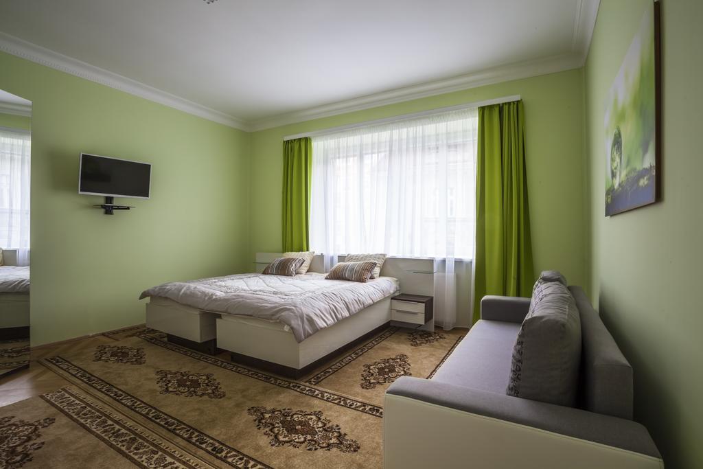 Luxury Air-Conditioned Rooms In Old Town Bratislava Bagian luar foto