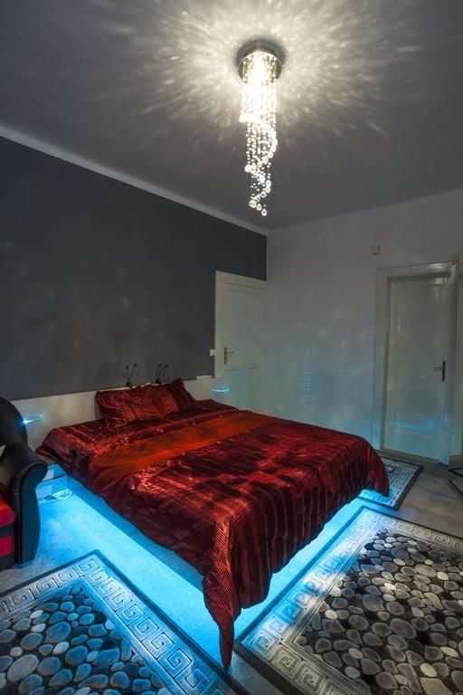 Luxury Air-Conditioned Rooms In Old Town Bratislava Bagian luar foto