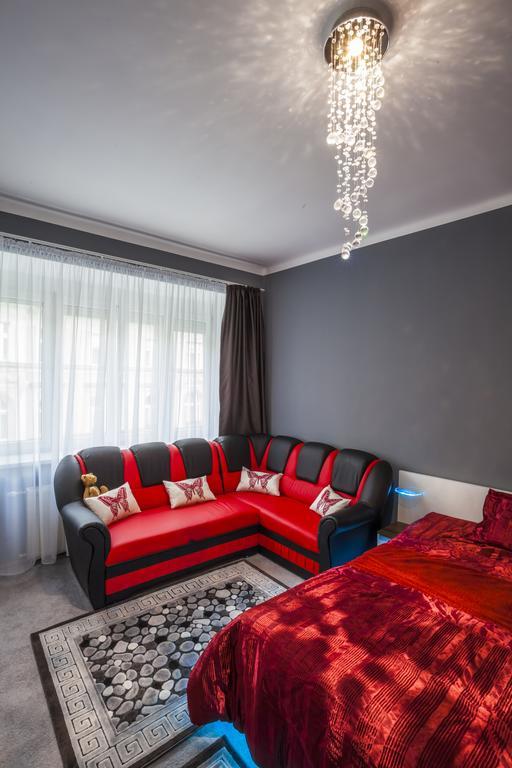 Luxury Air-Conditioned Rooms In Old Town Bratislava Bagian luar foto