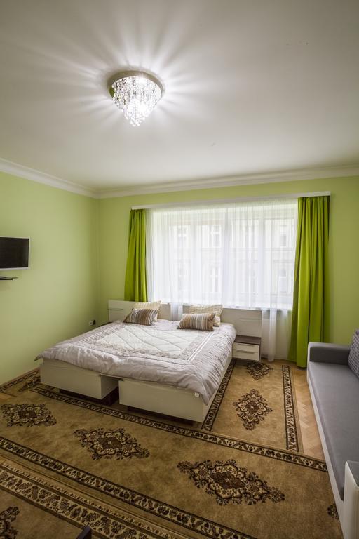 Luxury Air-Conditioned Rooms In Old Town Bratislava Bagian luar foto